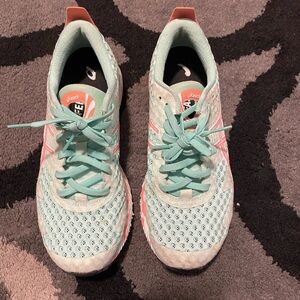 ASICS Wome’s Gel Noosa Tri 12 Running Shoes